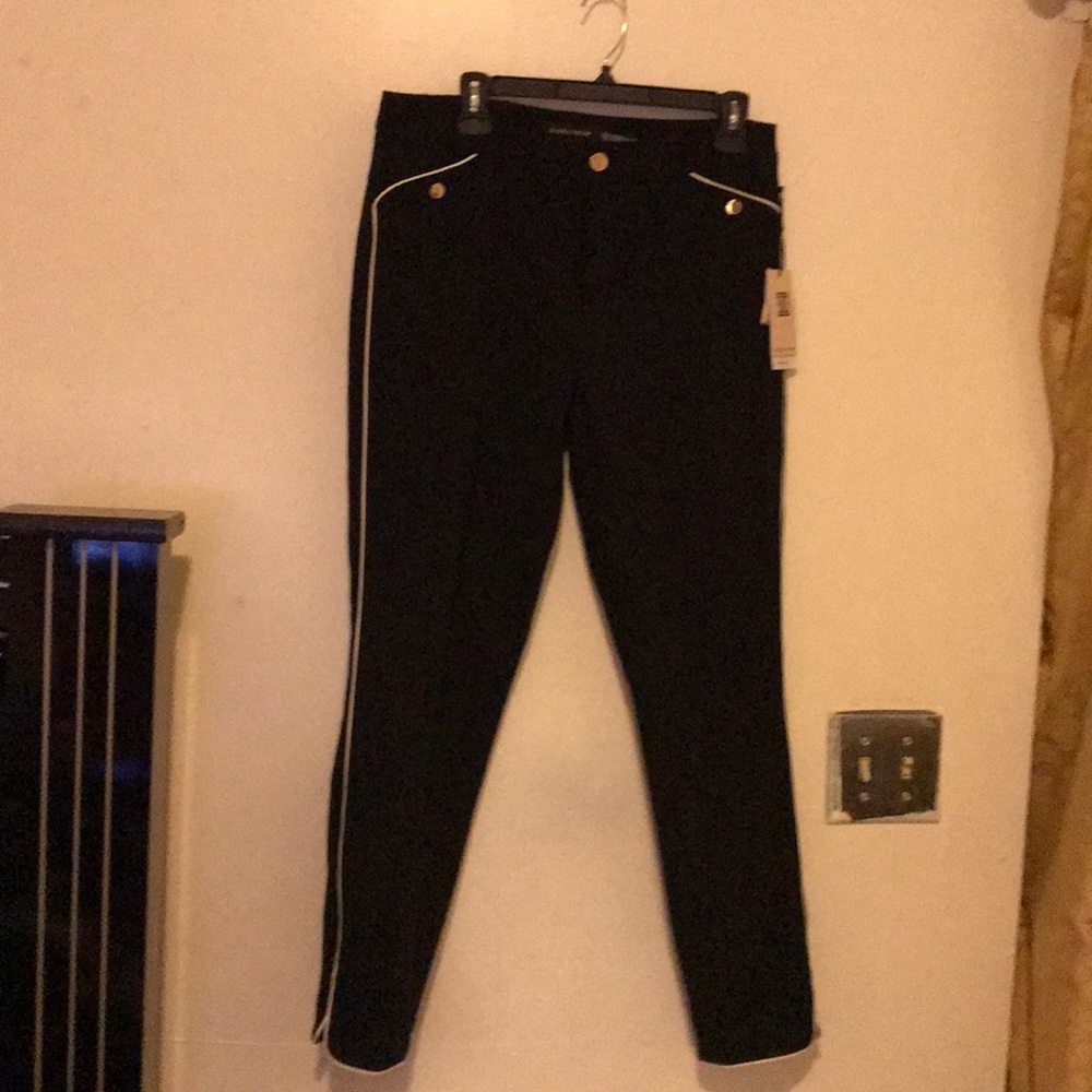 Black trimmed pant